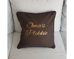 Kussen Kussenhoes met tekst bedrukt cadeau tekstbord plekje oma| oma’s plekkie | zwart met opdruk goud | 50x50 cm | Moederdag verjaardag vrouw