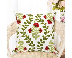 Kussenhoes met Geborduurde Bloemen voor een Landelijke Stijl