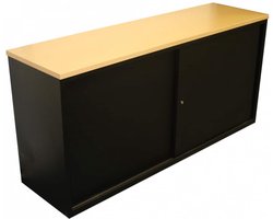 Lage schuifdeurkast 72,50x166x40 Lichtgrijs met topblad Noten Hickory