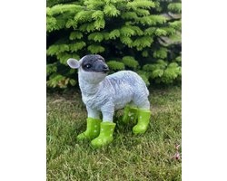 Lammetje wit met zwarte kop groene laarzen 32 cm hoog - polyester - polyresin - polystone - hoogkwalitatieve kunststof - decoratiefiguur - interieur - accessoire - voor binnen - voor buiten - cadeau - geschenk - tuinfiguur - tuinbeeld
