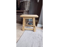 landelijk krukje met leuk onderstel