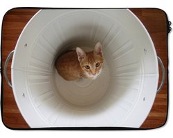 Laptophoes 13 inch - Kat - Prullenbak - Wit - Laptop sleeve - Binnenmaat 32x22,5 cm - Zwarte achterkant