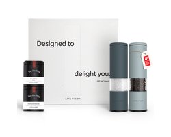 LARS NYSØM Spice Mills & Spices Gift Set - Zout- en pepermolenset met chilimolen en 2 kruidenpotjes (zout, peper, chili) - Een geweldig cadeau-idee dankzij de prachtige geschenkdoos (Stone Blue/Sky Blue)