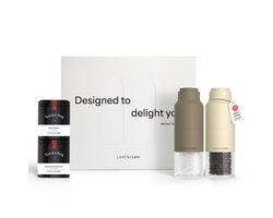 LARS NYSØM Spice Mills & Spices Gift Set - Zout- en pepermolenset met chilimolen en 2 kruidenpotjes (zout, peper, chili) - Een geweldig cadeau-idee dankzij de prachtige geschenkdoos (Taupe Brown/Almond Beige)