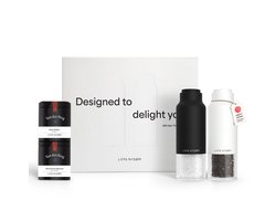 LARS NYSØM Spice Mills & Spices Gift Set - Zout- en pepermolenset met chilimolen en 2 kruidenpotjes (zout, peper, chili) - Een geweldig cadeau-idee dankzij de prachtige geschenkdoos (Carbon Black / Pure White)