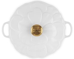 Le Creuset Braadpan Signature Campagnard Bloesem Wit – Ø 26 cm / 2,2 Liter – Brede, Lage Stoofpan in Klassiek Wit – Gietijzer met Emaille Coating – Geschikt voor Inductie en Alle Warmtebronnen – Voor Elegant Koken en Serveren