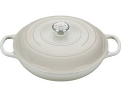 Le Creuset Braadpan Signature Campagnard Meringue – Ø 30 cm / 3,5 Liter – Brede, Lage Stoofpan met Deksel – Gietijzer met Licht Emaille – Inductie- en Ovenbestendig – Ideaal voor Gevarieerde Bereidingen – Smaakvolle Zandkleurige Afwerking