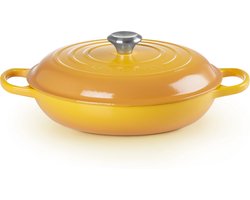 Le Creuset Braadpan Signature Campagnard Nectar – Ø 30 cm / 3,5 Liter – Brede, Lage Stoofpan – In Honinggele Nectar Tint – Ideaal voor Risotto, Groenten of Roerbak – Geschikt voor Inductie, Oven, BBQ – Authentiek Frans Design