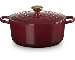 Le Creuset Braadpan Signature Garnet – Ø 26 cm / 5,3 Liter – Royale Ronde Gietijzeren Pan – Emaille Coating in Diepe Garnet Kleur – Voor Grote Gezinsgerechten of Feestelijke Maaltijden – Oven-, Inductie- en BBQ-bestendig