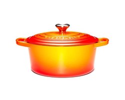 Le Creuset Braadpan Signature Oranjerood – Ø 26 cm / 5,3 Liter – Grote Ronde Stoofpan van Gietijzer – Voor Gezinsmaaltijden, Stoven of Langzaam Garen – Iconisch Oranje Design – Duurzaam, Hittebestendig en Geschikt voor Oven en Inductie