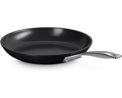 Le Creuset Koekenpan Essential Non-Stick Ceramic - Ø 28 cm - Keramische Antiaanbaklaag - Geschikt voor Inductie, Gas, Elektrisch en Oven - PFAS-vrij - Duurzaam en Makkelijk te Reinigen - Ideaal voor Gezond Koken met Minder Vet