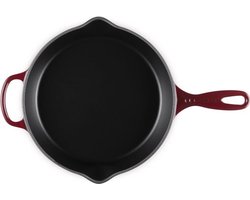 Le Creuset Skillet Signature - Garnet - Ø 26 cm - Geëmailleerde Anti-aanbaklaag - Duurzaam, Vaatwasserbestendig en Perfect voor Gezond Bakken en Braden