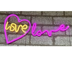 LED hart+love en love met neonlicht - Set van 2 stuks - roze en geel+ roze neon licht - Op batterijen en USB - hoogte hart+love 27 x 25.5 x 2 cm - hoogte love 13.5 x 34.5 x 2 cm - Wandlamp - Sfeerlamp - Decoratieve verlichting - Woonaccessoires