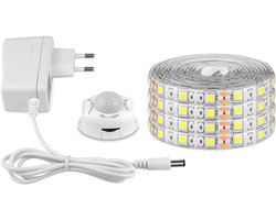 LED-strip met Bewegingsdetector – 5 Meter Warm Wit | Zelfklevend & Flexibel | IP65 Waterdicht | 12V Lichtbalk voor Slaapkamer, Keuken, Kasten & Decoratie