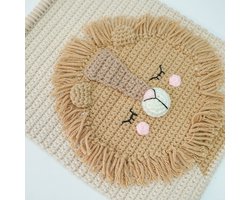 Leeuw decoratie handgemaakt– Leeuw knuffel -babykamer decoratie – Babykamer accessoires – jungle kinderkamer – wandkleed – wanddecoratie babykamer – crochet – muurdecoratie – Kersvers – safari dieren