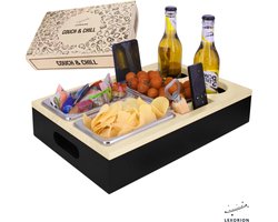 Lexorion Couch & Chill Sofa Tray – Bamboe Bank Butler – Zwarte Sofa Bar Snack Box met Roestvrijstalen Kommen – Cupholder – Wijn Glazen Houder – Organizer voor Afstandsbediening en Snacks – Cadeau voor Hem & Haar