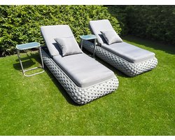 Ligbeddenset met bijzettafels grijs wicker - Lichtgrijze kussens