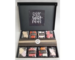 LOVE Box met Mystery Card 'Enjoy The Sweet Moment' met persoonlijke (video)boodschap | 8 soorten heerlijke hart snoepjes en een liefdevol kado | Valentijnsdag | Moederdag | Vaderdag | Verjaardag