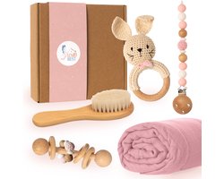 Love Nest Kraamcadeau Jongen / Meisje - Baby Cadeau Babyshower - Baby Bijtring, Speenkoord en Knuffeldoekje - Kraammand met Kraamcadeautjes