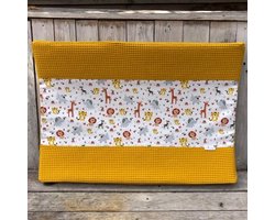 Lovely Stitches Aankleedkussenhoes – Okergeel Wafelstof – Jungle Dieren – 45 x 68 x 9 cm – Geschikt voor Prénatal & HEMA