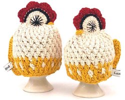 Luna-Leena duurzame kip eierwarmer - set van 2 - bio katoen gebroken wit met geel - handgehaakt in Nepal - keukendecoratie - tafeldecoratie - kado - cadeau - paasontbijt - chicken egg warmer - egg cosy - pasen - ontbijt