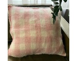 Luna-Leena duurzame sierkussen + binnenkussen 50x50cm - oud roze en ecru ruit - ruit aan de voorkant - ecru katoen met knoopsluiting achterkant - wol - hand gemaakt in Nepal - boho - Ibiza - hand knitted cushion - interieur - old pink cushion