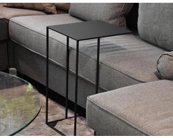 Luxe bank bijzettafel – mat zwart metaal | handig bij de bank of bed - Luxe bijzettafel| Nederlands design, Stainiq ® puur ambacht & vakmanschap