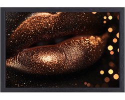 Luxe bronzen lippen close-up - Lippen canvas kunst - Canvas schilderij gezicht - Luxe - Canvas met frame - Wanddecoratie woonkamer - canvas met baklijst 60x40 cm