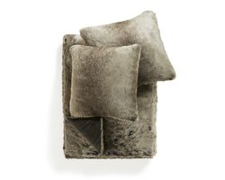 Luxe en Hoge Kwaliteit Bont Plaid Grijze Wolf 150x200cm + 2x Kussen 45x45cm - Set - Woondeken - Warm en Zacht