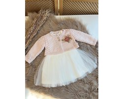 luxe feestjurk-bruidsjurk-doopjurk-doopkleding-bruidsmeisjes-doopsel-bruiloft-verjaardag-fotoshoot-tule jurk met roze gebreid jasje-baby jurk-tweedelige set-effen katoenen jurk met steentjes- wit ivoor kleur - maat 86 - 12 tem 18 maanden