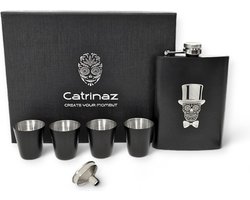 Luxe Heupfles Inclusief 4 Shotglaasjes & Giftbox – 230 ml – Matzwart met Skull Design -RVS Zakflacon met Schroefdop - Uniek Cadeau - Catrinaz®