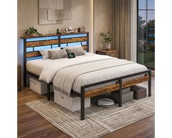 Luxe Metalen Bed 180x200 cm met LED Verlichting, Oplaadstation, Hoofdbord met Opbergruimte en Stevige Lattenbodem – Modern Tweepersoons Bedframe Zwart/Bruin Industrieel Design medahomestore