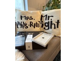Luxe Mr & Mrs Cadeaubox – Set van 2 Sierkussens + Do Not Disturb Box + Zilveren J-Line Fotokader – Romantisch Kerstcadeau voor Koppels