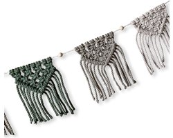 Macramé Vlaggen Slinger - Olijfgroen, Beige en Wit - Katoen - Macramé - Handgemaakt in Nederland - Inclusief Verzendkosten - Prijs per Stuk