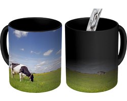 Magische Mok - Foto op Warmte Mokken - Koffiemok - Koe - Gras - Nederland - Dieren - Magic Mok - Beker - 350 ML - Theemok