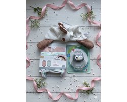 Maminobaby.nl | Baby geschenkset meisjes | Knisperkonijn | 2-delige rompertjes | Koelbijtring | Babyshower | Kraamcadeau
