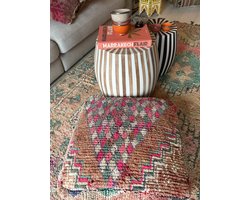 Marokkaanse Boujaad l Kelim poef - meerkleurig + roze - 60 x 60 x 20 cm - inclusief vulling - 2-zijdig te gebruiken - vintage poef - zitzak - zitkussen - poefen - Woonaccessoires