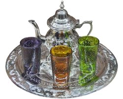 Marokkaanse Theeset - Theepot met glazen - Thee Moment - Verzilverd messing dienblad - 30 cm dienblad - Kleurrijk