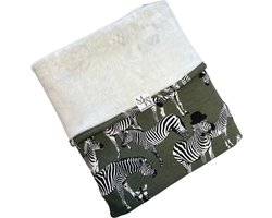 Mauties Mama - Wiegdeken Fleece Zebra's legergroen - (70 x 100cm) - Handgemaakt in Nederland