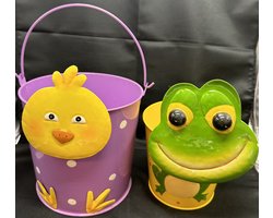 Metalen deco (tuin) emmers "kuiken en kikker" - Set van 2 stuks - paars + geel - hoogte 24x18x14 cm / 19x12x9 cm - Woonaccesoires - Tuinaccessoires