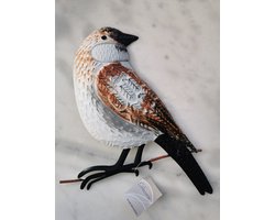 metalen vogel kunstig bewerkt met ophanglus om je terras of tuin te versieren