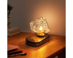 Mid-century moderne wandlamp van hout met rookkleurig glas en amberkleurige ijsblokvormige glazen kap. Geschikt voor de hal, woonkamer en veranda. Vintage, rustieke wandlamp in boerderijstijl.