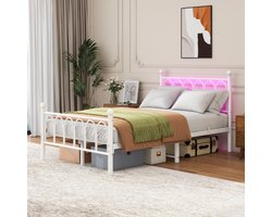 MIVRAY Metalen Bed 120x200 cm - Met Hoog Hoofd en Voetbord, LED en USB Oplaadpunt - Zonder Matras en Onderbedopberging - Metaal en MDF - Wit