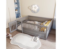 MODFU Ledikant 140x200 cm van massief hout, laag kinderbed met hek en deur, grijs, multifunctioneel speelbed