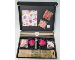 Moederdag LOVE-Box met 5 liefdevolle kadootjes en 4 soorten heerlijke hart-snoepjes en Mystery Card 'hartjes' met persoonlijke (video)boodschap | voor de liefste moeder van de wereld | Moederdag | Verjaardag