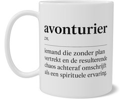 Mok - Avonturier Woordenboek Definitie - Grappige Tekst Quote - Koffiemok met Dubbelzijdige Print - Cadeau voor Reizigers en Vrienden - Bureau Beker - Wit Keramisch