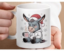 Mok Ezel met Kerstmuts, grappige mok, 'Ik kom alleen voor de cadeaus' mok, kerstcadeau, nieuwigheid mok, feestdagen mok, Cadeau mok