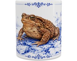 Mok Gewone Pad (Bufo bufo) - Delfts Blauw Boslandschap met Mossen - Realistische Amfibie Illustratie - Uniek Cadeau voor Natuurvrienden - Keramiek