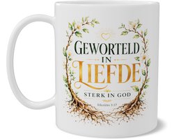 Mok Geworteld in liefde Efeziërs 3:17 christelijk geschenk met aquarel boomwortels, bloeiende takken en warme gloed. Betekenisvolle koffiemok voor geloofsopbouw, attent cadeau voor belijdenis, doop of dagelijkse bemoediging.