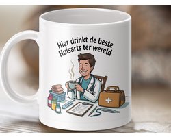 Mok 'Hier drinkt de beste huisarts ter wereld' - Grappige dokter mok, cadeau voor arts, koffiemok, arts waardering, huisartsen mok